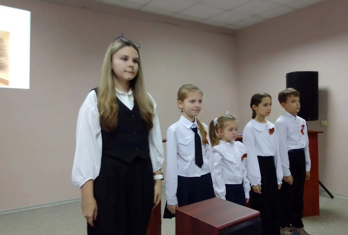 В историческом музее в рамках проекта «Герои Отечества» состоялась музыкально-патриотическая игра «Угадай мелодию по страницам песен военных лет» В историческом музее в рамках проекта «Герои Отечества» состоялась музыкально-патриотическая игра «Угадай мелодию по страницам песен военных лет»