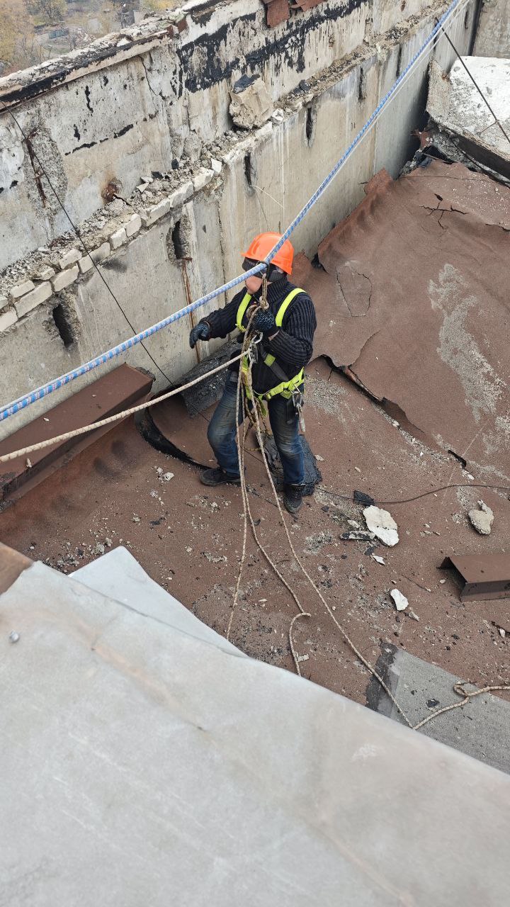 Светлана Гребенькова: Идет разбор аварийных железобетонных конструкций в доме по ул.Гмыри, пострадавшем от взрыва Светлана Гребенькова: Идет разбор аварийных железобетонных конструкций в доме по ул.Гмыри, пострадавшем от взрыва