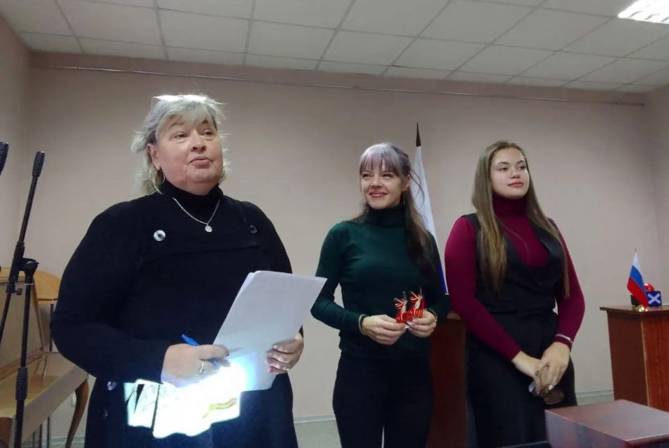 В историческом музее в рамках проекта «Герои Отечества» состоялась музыкально-патриотическая игра «Угадай мелодию по страницам песен военных лет» В историческом музее в рамках проекта «Герои Отечества» состоялась музыкально-патриотическая игра «Угадай мелодию по страницам песен военных лет»