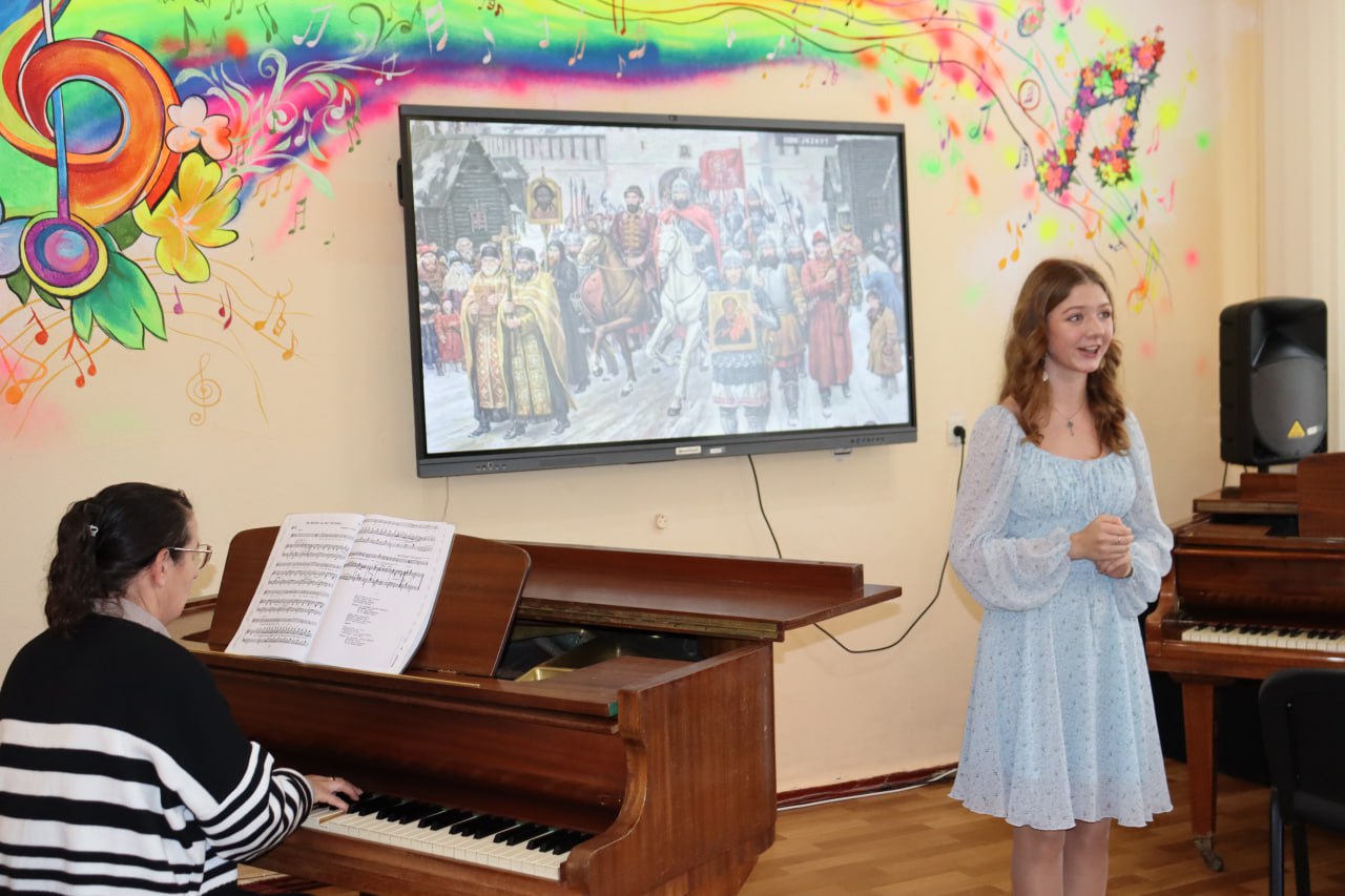 В Антрацитовской детской музыкальной школе состоялся историко-музыкальный экскурс «Мы - народ и мы едины», приуроченный ко Дню народного единства В Антрацитовской детской музыкальной школе состоялся историко-музыкальный экскурс «Мы - народ и мы едины», приуроченный ко Дню народного единства