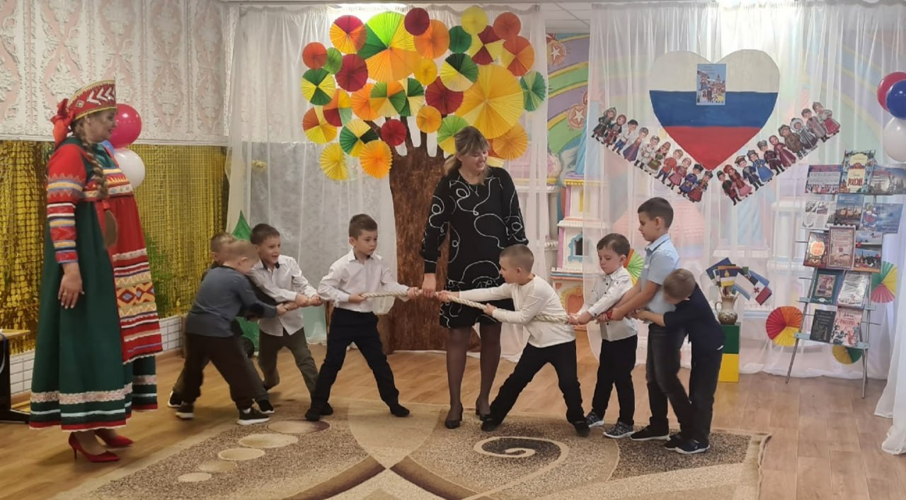 В дошкольном учреждении «Изумляндия» прошло мероприятие, посвященное Дню народного единства В дошкольном учреждении «Изумляндия» прошло мероприятие, посвященное Дню народного единства