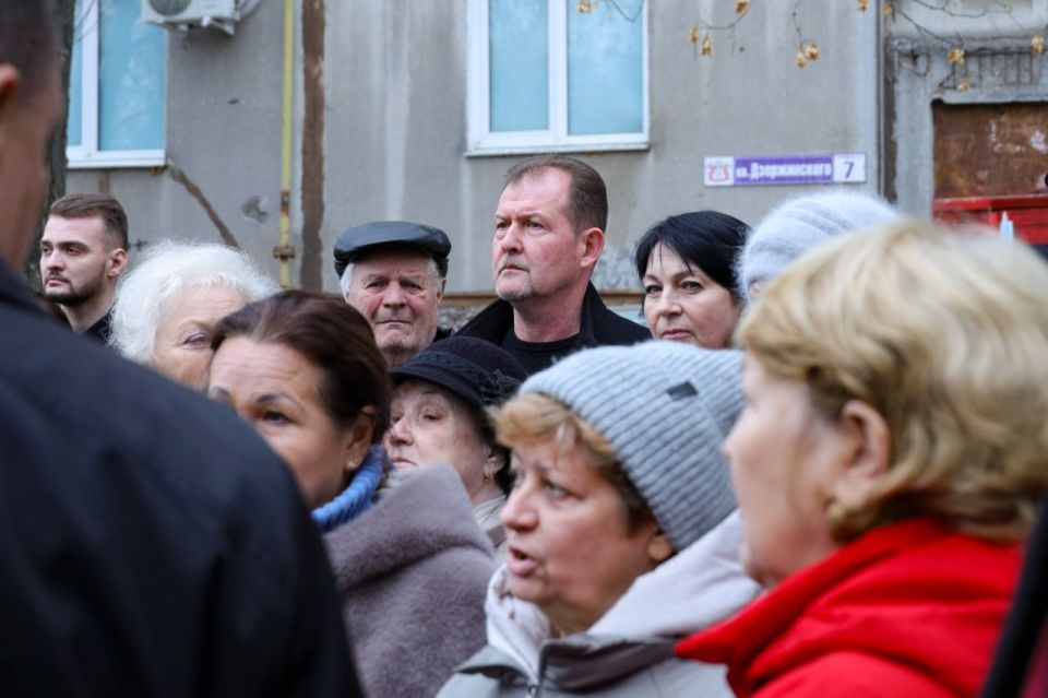 Комитет по инфраструктуре держит на контроле выполнение ремонтных работ в доме № 7 на квартале Дзержинского в Луганске – Геннадий Тараканов Комитет по инфраструктуре держит на контроле выполнение ремонтных работ в доме № 7 на квартале Дзержинского в Луганске – Геннадий Тараканов