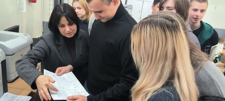 29 октября 25 в рамках профориентационных мероприятий филиал "Аптечный склад" ГУП ЛНР "ЛУГМЕДФАРМ" посетили студенты 1 курса ГБОУ СПО ЛНР "Луганский архитектурно-строительный колледж имени архитектора А.С.Шеремета 29 октября 25 в рамках профориентационных мероприятий филиал "Аптечный склад" ГУП ЛНР "ЛУГМЕДФАРМ" посетили студенты 1 курса ГБОУ СПО ЛНР "Луганский архитектурно-строительный колледж имени архитектора А.С.Шеремета