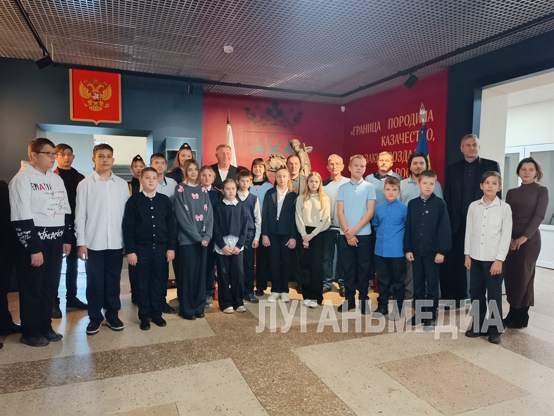 В Станице Луганской открылась выставка «Казачья гвардия – гордость Российской империи» В Станице Луганской открылась выставка «Казачья гвардия – гордость Российской империи»