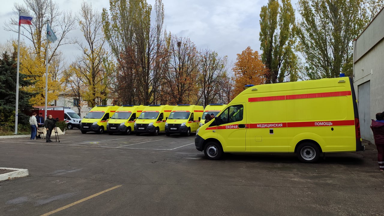 Еще фото с торжественного вручения ключей от автомобилей в Луганском республиканском центре экстренной медицинской помощи и медицины катастроф Еще фото с торжественного вручения ключей от автомобилей в Луганском республиканском центре экстренной медицинской помощи и медицины катастроф