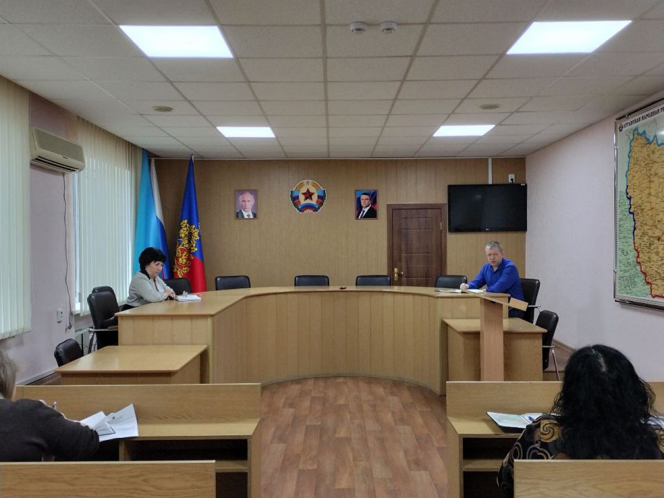 Рабочее совещание. Сегодня временно исполняющий полномочия Главы городского округа город Ровеньки Дмитрий Игошин провел плановое рабочее совещание с руководителями управлений администрации и структурных подразделений Рабочее совещание. Сегодня временно исполняющий полномочия Главы городского округа город Ровеньки Дмитрий Игошин провел плановое рабочее совещание с руководителями управлений администрации и структурных подразделений