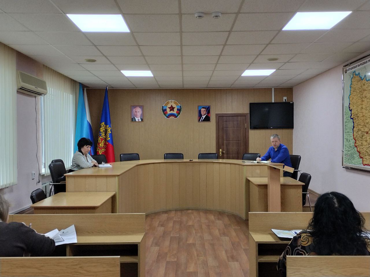 Рабочее совещание. Сегодня временно исполняющий полномочия Главы городского округа город Ровеньки Дмитрий Игошин провел плановое рабочее совещание с руководителями управлений администрации и структурных подразделений Рабочее совещание. Сегодня временно исполняющий полномочия Главы городского округа город Ровеньки Дмитрий Игошин провел плановое рабочее совещание с руководителями управлений администрации и структурных подразделений