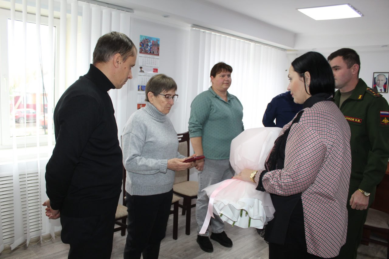 Память о героях жива: Ордена Мужества переданы семьям павших воинов Новопсковского округа Память о героях жива: Ордена Мужества переданы семьям павших воинов Новопсковского округа