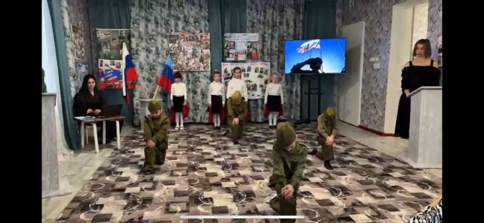 В преддверии Дня народного единства и в Год защитника Отечества, 31 октября 2025 года, ГБДОУ ЛНР «Брянковский детский сад №28 "Золушка" стал площадкой для обмена опытом в сфере патриотического воспитания В преддверии Дня народного единства и в Год защитника Отечества, 31 октября 2025 года, ГБДОУ ЛНР «Брянковский детский сад №28 "Золушка" стал площадкой для обмена опытом в сфере патриотического воспитания