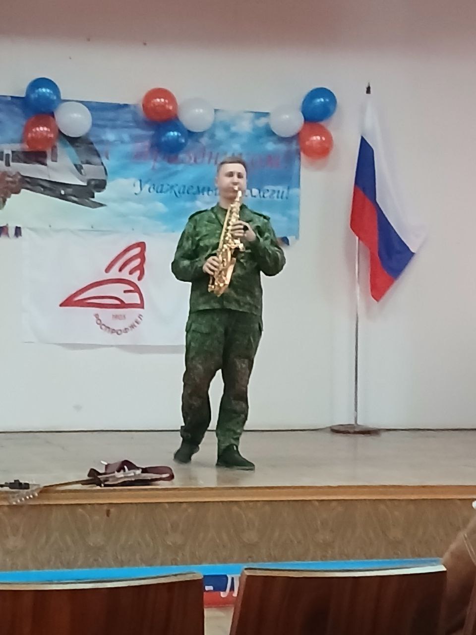 Для работников Луганского железнодорожного узла прошел праздничный концерт, посвященный Дню Народного Единства Для работников Луганского железнодорожного узла прошел праздничный концерт, посвященный Дню Народного Единства