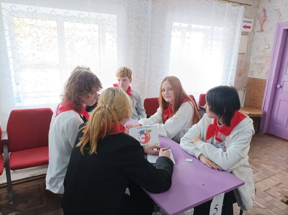 В Лутугинском районном клубе «Что? Где? Когда?» состоялось открытие XXII игрового сезона 2025-2026 учебного года В Лутугинском районном клубе «Что? Где? Когда?» состоялось открытие XXII игрового сезона 2025-2026 учебного года