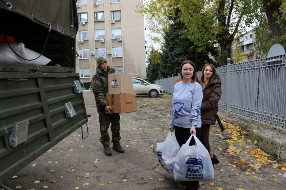 Zа Победу: Антрацитовские единороссы передали гуманитарную помощь и выпечку участникам СВО ко Дню народного единства Zа Победу: Антрацитовские единороссы передали гуманитарную помощь и выпечку участникам СВО ко Дню народного единства