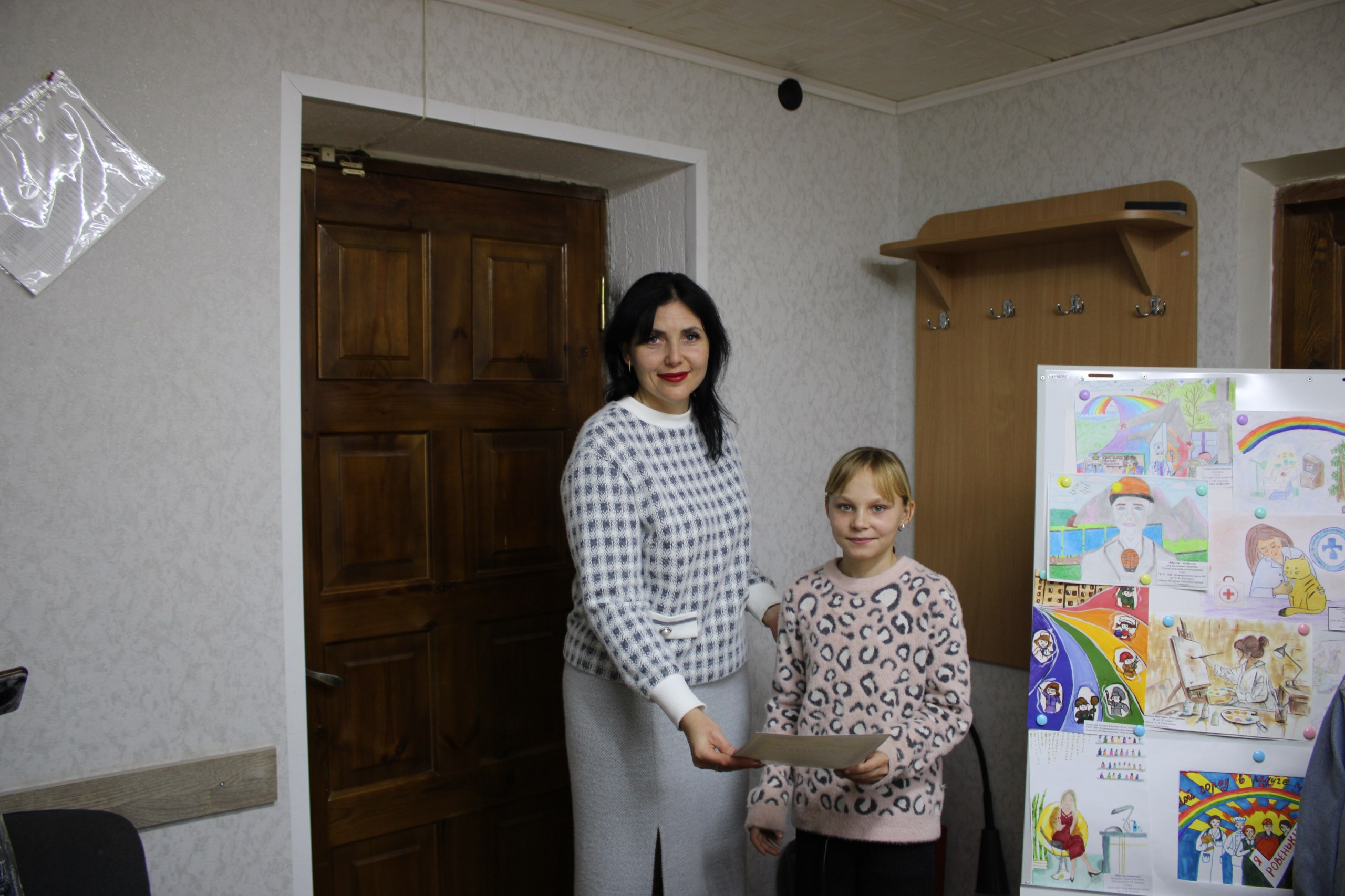 Сегодня при поддержке Совета женщин города Ровеньки "Союза женщин России" в Республиканском центре занятости населения города Ровеньки прошло торжественное награждения победителей ежегодного конкурса рисунка «Мой город в... Сегодня при поддержке Совета женщин города Ровеньки "Союза женщин России" в Республиканском центре занятости населения города Ровеньки прошло торжественное награждения победителей ежегодного конкурса рисунка «Мой город в...