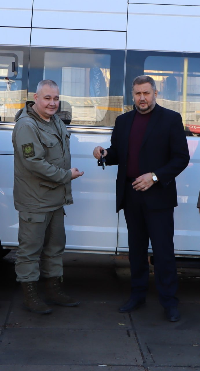 Евгений Бондарь: Лутугинский районный дом культуры получил новый автобус от регионашефа Евгений Бондарь: Лутугинский районный дом культуры получил новый автобус от регионашефа