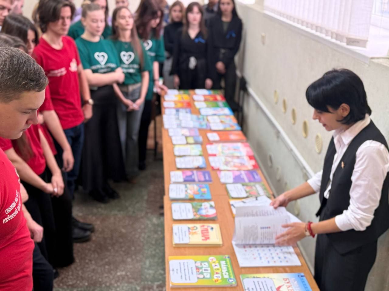 Ольга Бас: В преддверии Дня народного единства посетила Луганский государственный педагогический университет (ЛГПУ), где для студентов и гостей вуза был организован увлекательный экскурс в историю Букваря и Азбуки Ольга Бас: В преддверии Дня народного единства посетила Луганский государственный педагогический университет (ЛГПУ), где для студентов и гостей вуза был организован увлекательный экскурс в историю Букваря и Азбуки