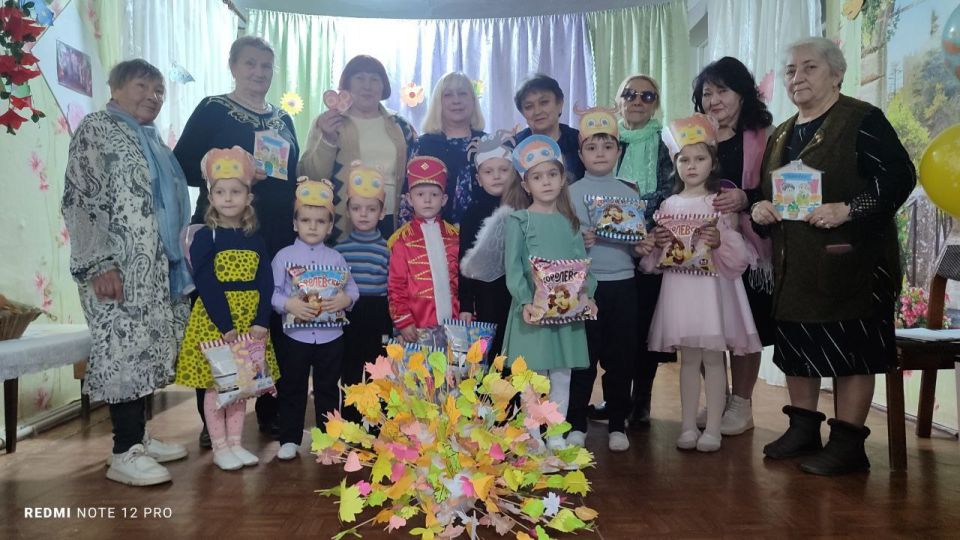 "Муха-Цокотуха" подарила радость в Ровеньковском КЦСОН! "Муха-Цокотуха" подарила радость в Ровеньковском КЦСОН!