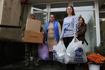 Zа Победу: Антрацитовские единороссы передали гуманитарную помощь и выпечку участникам СВО ко Дню народного единства