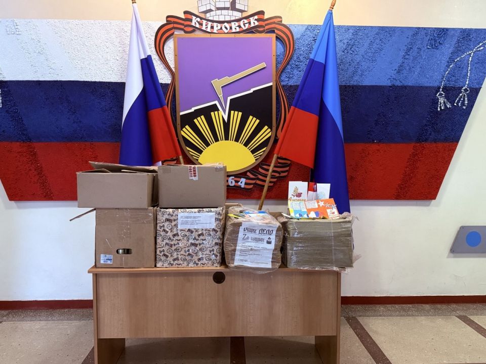 Кировские единороссы передали гуманитарную помощь военнослужащим ко Дню народного единства Кировские единороссы передали гуманитарную помощь военнослужащим ко Дню народного единства
