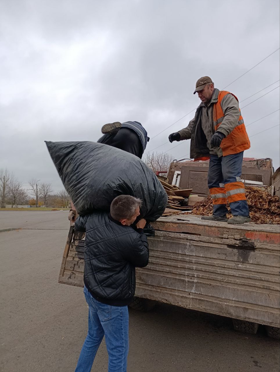 В преддверии Дня народного единства, 31 октября и 1 ноября, на территории Краснодонского муниципального округа пройдет общемуниципальный субботник В преддверии Дня народного единства, 31 октября и 1 ноября, на территории Краснодонского муниципального округа пройдет общемуниципальный субботник