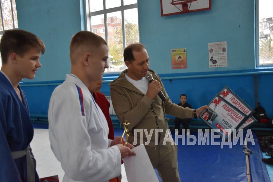 В Ровеньках состоялась открытая спортивная тренировка В Ровеньках состоялась открытая спортивная тренировка
