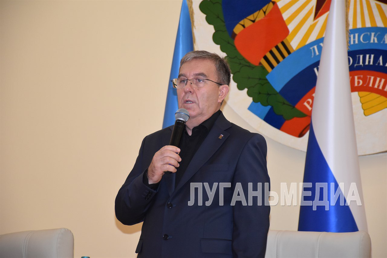 Семьям погибших военнослужащих вручили государственные награды Семьям погибших военнослужащих вручили государственные награды