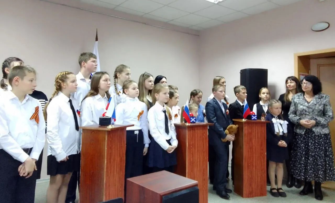 В историческом музее в рамках проекта «Герои Отечества» состоялась музыкально-патриотическая игра «Угадай мелодию по страницам песен военных лет» В историческом музее в рамках проекта «Герои Отечества» состоялась музыкально-патриотическая игра «Угадай мелодию по страницам песен военных лет»