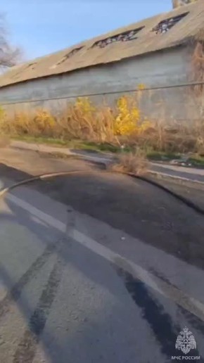 Спасатели МЧС России ликвидировали загорание автомобиля в Лутугино