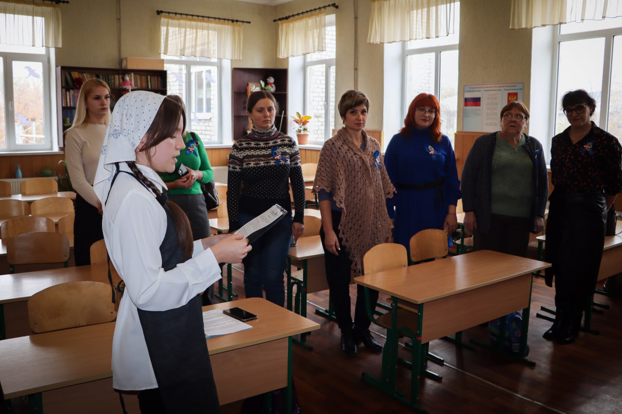 Стаханов встречал участников Республиканской конференции по вопросам трудового воспитания молодежи Стаханов встречал участников Республиканской конференции по вопросам трудового воспитания молодежи