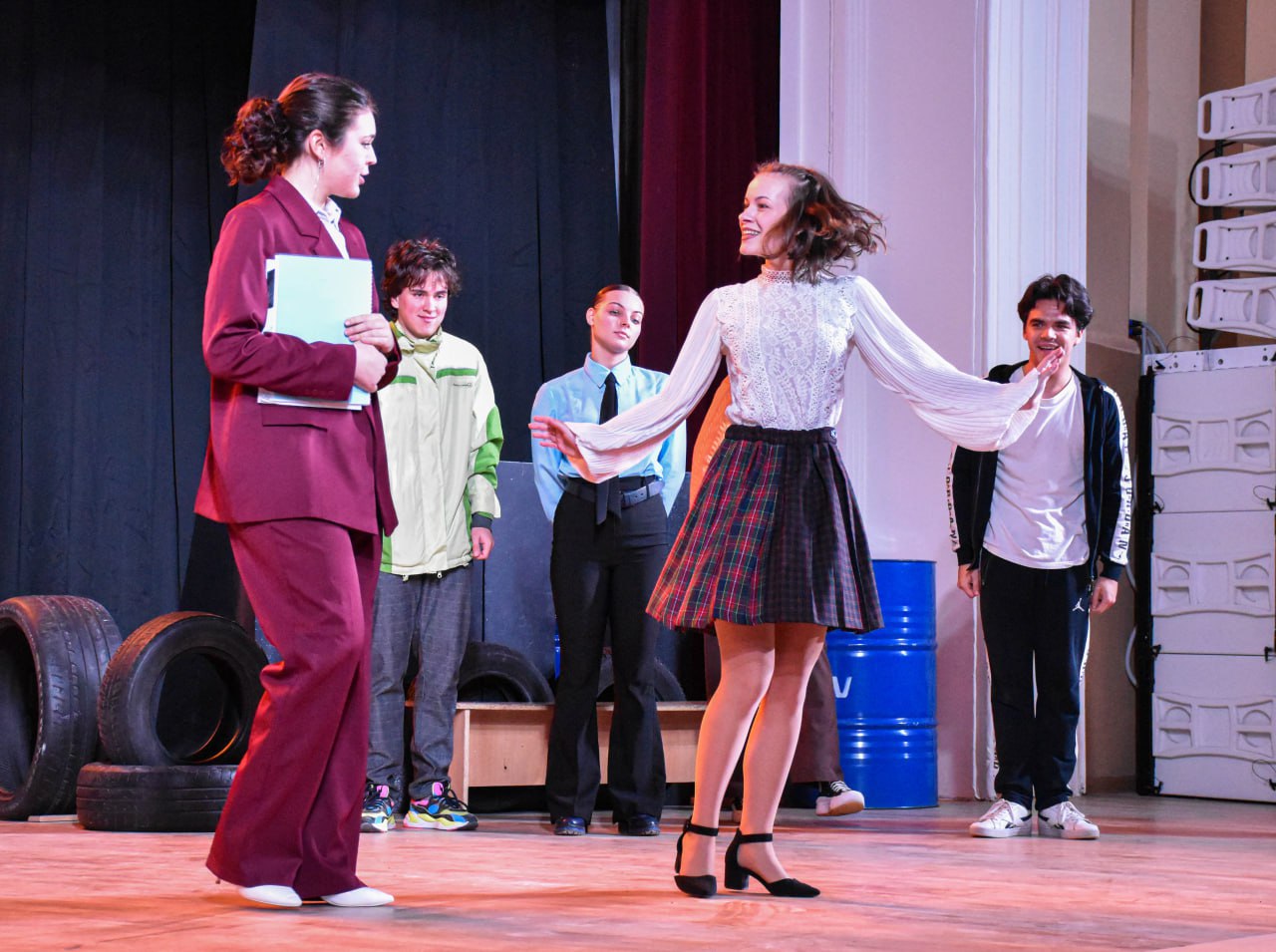 «Детки из клетки»: молодежный спектакль о свободе и взрослении «Детки из клетки»: молодежный спектакль о свободе и взрослении