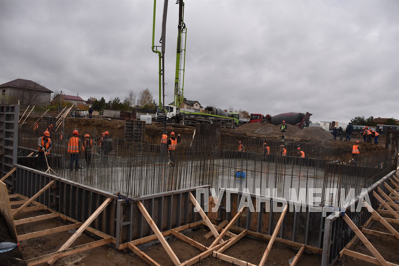 Впервые за долгие годы в Алчевске стартовало масштабное строительство многоквартирного жилья Впервые за долгие годы в Алчевске стартовало масштабное строительство многоквартирного жилья