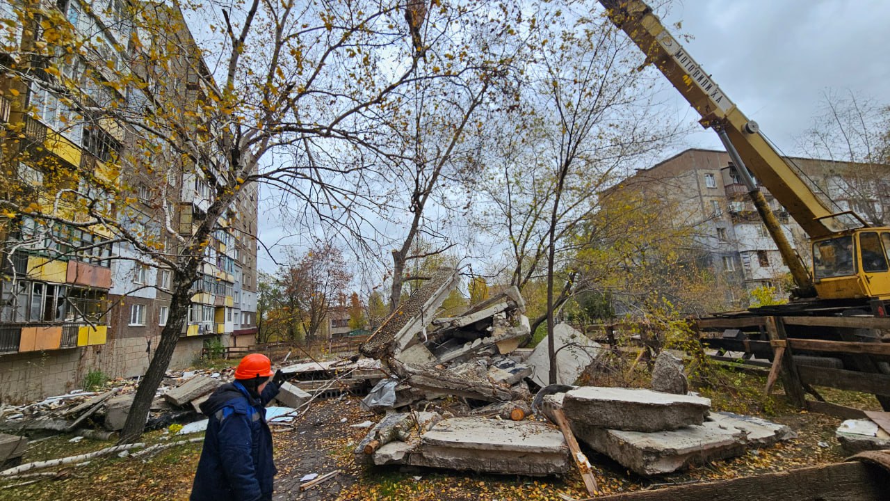 Светлана Гребенькова: Идет разбор аварийных железобетонных конструкций в доме по ул.Гмыри, пострадавшем от взрыва Светлана Гребенькова: Идет разбор аварийных железобетонных конструкций в доме по ул.Гмыри, пострадавшем от взрыва