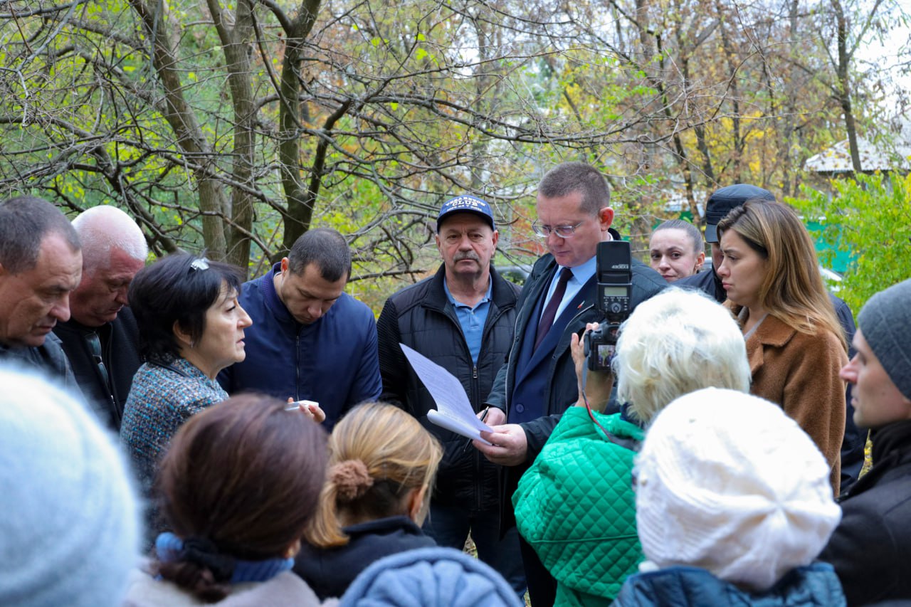 Комитет по инфраструктуре держит на контроле выполнение ремонтных работ в доме № 7 на квартале Дзержинского в Луганске – Геннадий Тараканов