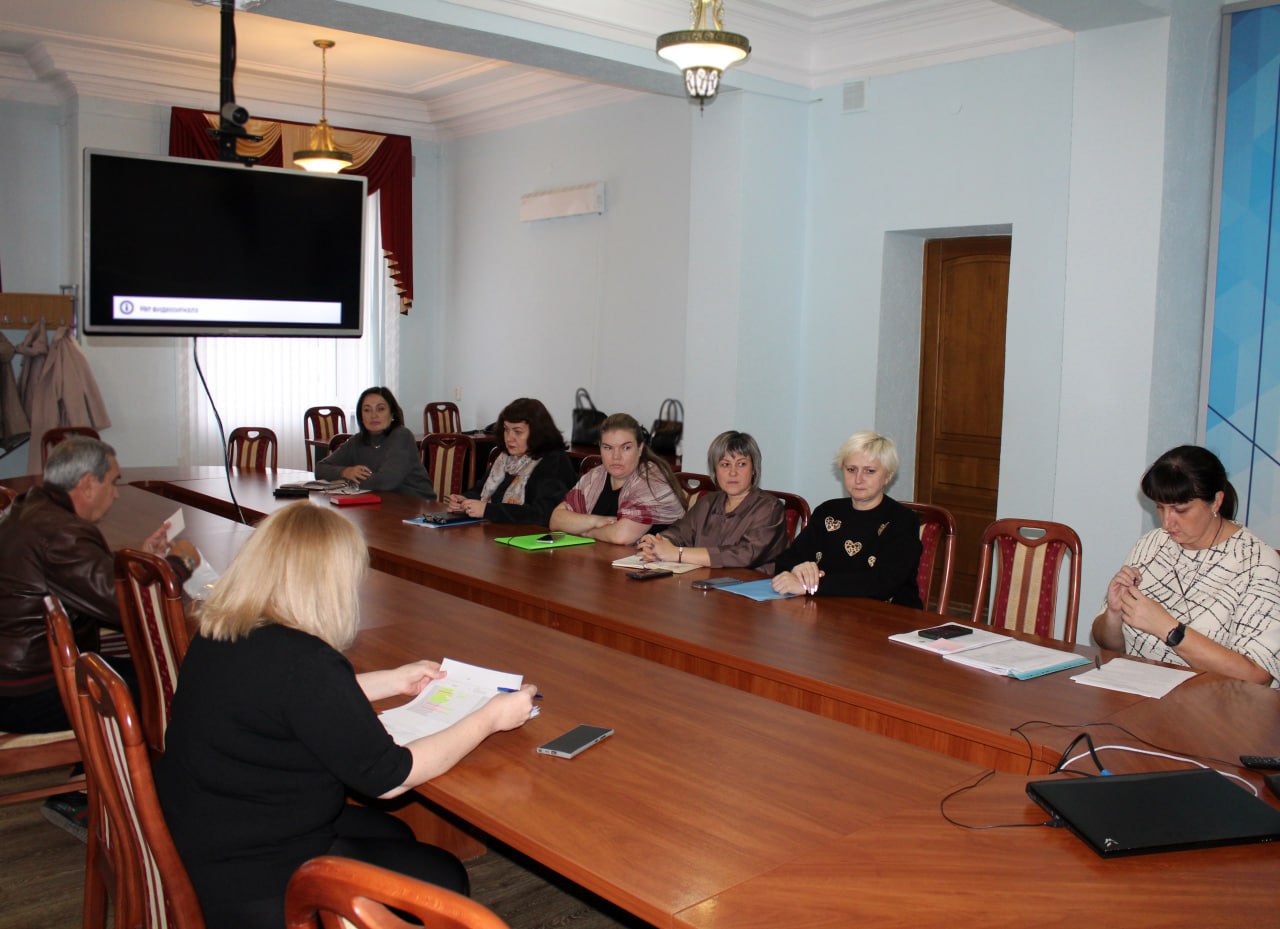 Сегодня в Администрации Краснодонского муниципального округа при участии представителей Межрайонной инспекции Федеральной налоговой службы №8 по Луганской Народной Республике состоялось очередное заседание рабочей группы... Сегодня в Администрации Краснодонского муниципального округа при участии представителей Межрайонной инспекции Федеральной налоговой службы №8 по Луганской Народной Республике состоялось очередное заседание рабочей группы...