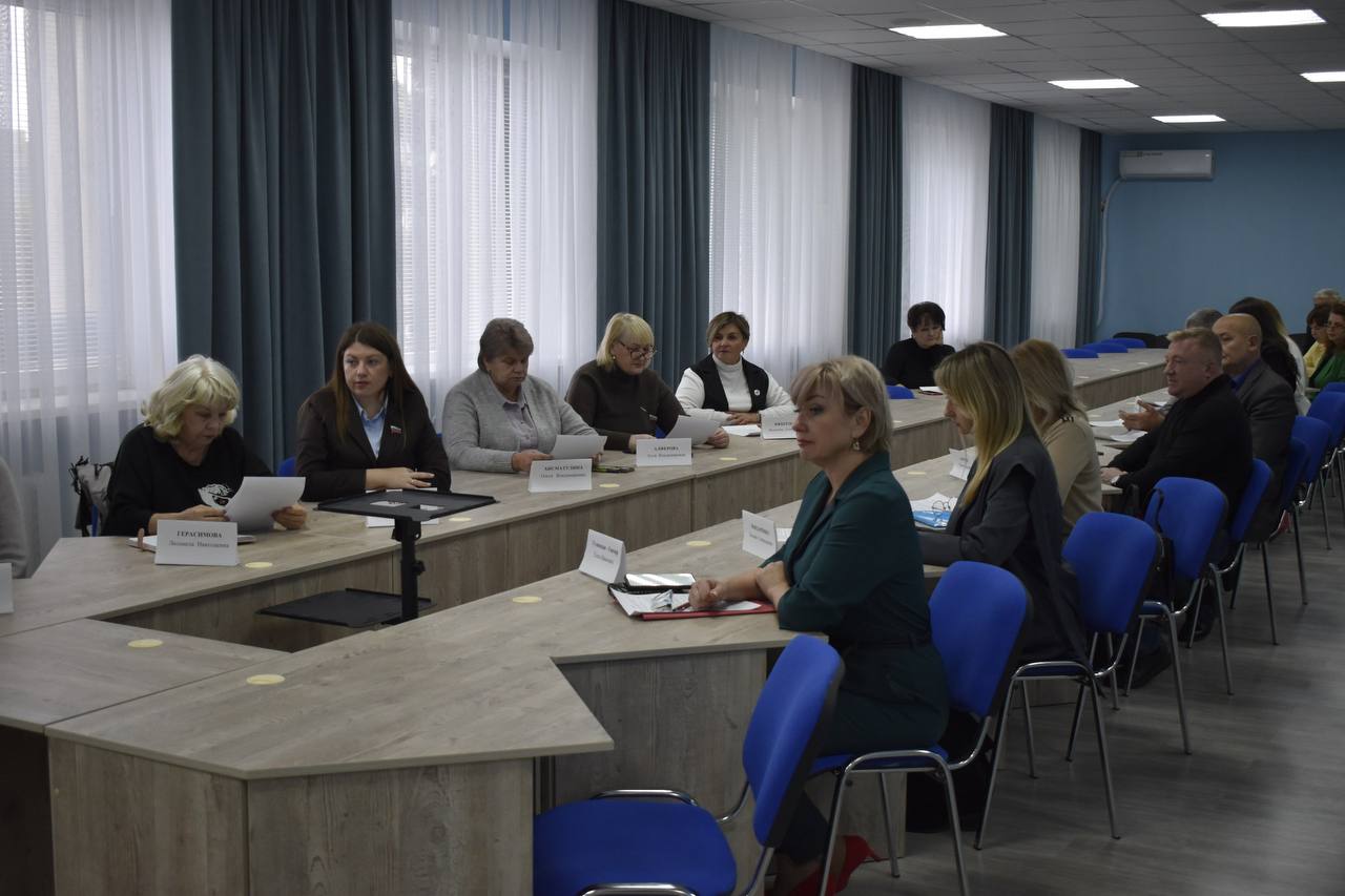 31 октября в зале заседаний Администрации городского округа города Брянки состоялось XXXVII заседание Совета городского округа муниципальное образование городской округ город Брянка Луганской Народной Республики 31 октября в зале заседаний Администрации городского округа города Брянки состоялось XXXVII заседание Совета городского округа муниципальное образование городской округ город Брянка Луганской Народной Республики