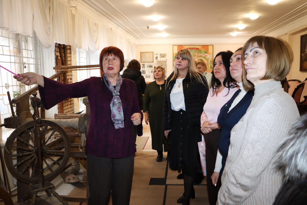 Стаханов встречал участников Республиканской конференции по вопросам трудового воспитания молодежи Стаханов встречал участников Республиканской конференции по вопросам трудового воспитания молодежи