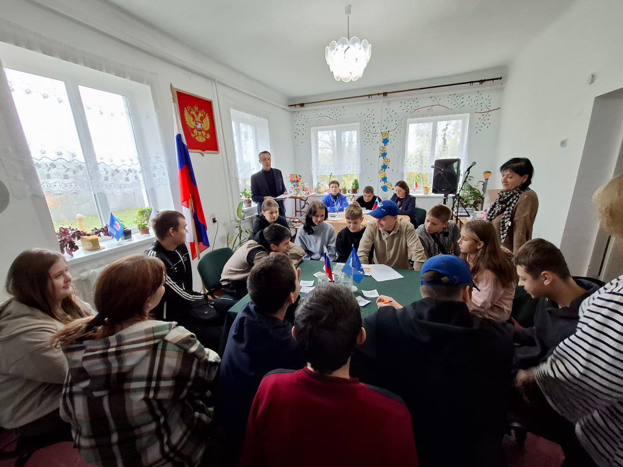 В преддверии Дня народного единства в филиале № 2 "Ландратовский сельский клуб" при непосредственном участии сторонника партии «ЕДИНАЯ РОССИЯ» Дарьи Гузиеватой - заведующего филиалом № 2 "Лантратовский сельский клуб"... В преддверии Дня народного единства в филиале № 2 "Ландратовский сельский клуб" при непосредственном участии сторонника партии «ЕДИНАЯ РОССИЯ» Дарьи Гузиеватой - заведующего филиалом № 2 "Лантратовский сельский клуб"...