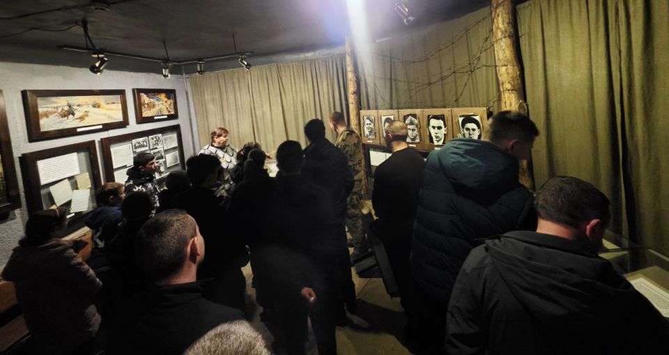 В стенах музея «Памяти погибших», где каждый экспонат дышит историей и хранит в себе отголоски героических подвигов, прошла особенная встреча В стенах музея «Памяти погибших», где каждый экспонат дышит историей и хранит в себе отголоски героических подвигов, прошла особенная встреча