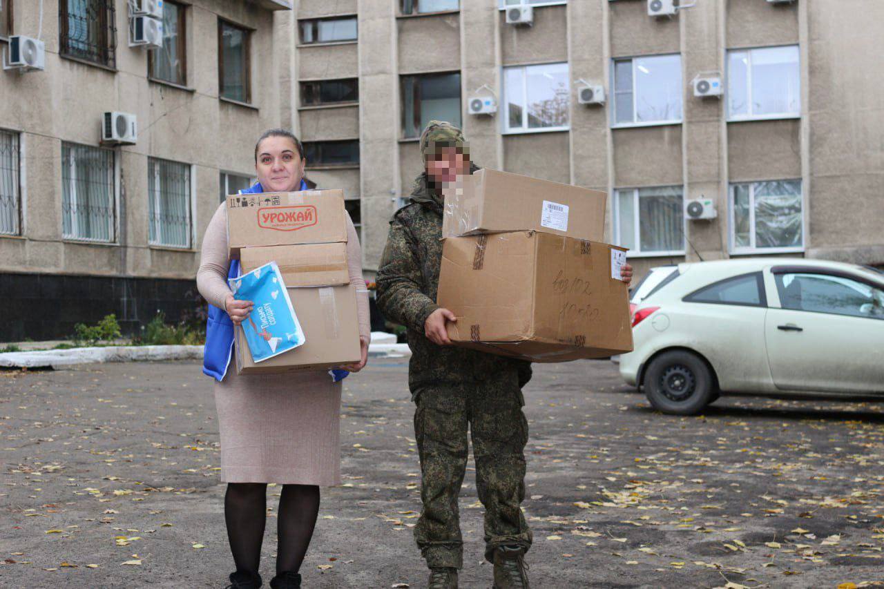 Zа Победу: Антрацитовские единороссы передали гуманитарную помощь и выпечку участникам СВО ко Дню народного единства Zа Победу: Антрацитовские единороссы передали гуманитарную помощь и выпечку участникам СВО ко Дню народного единства