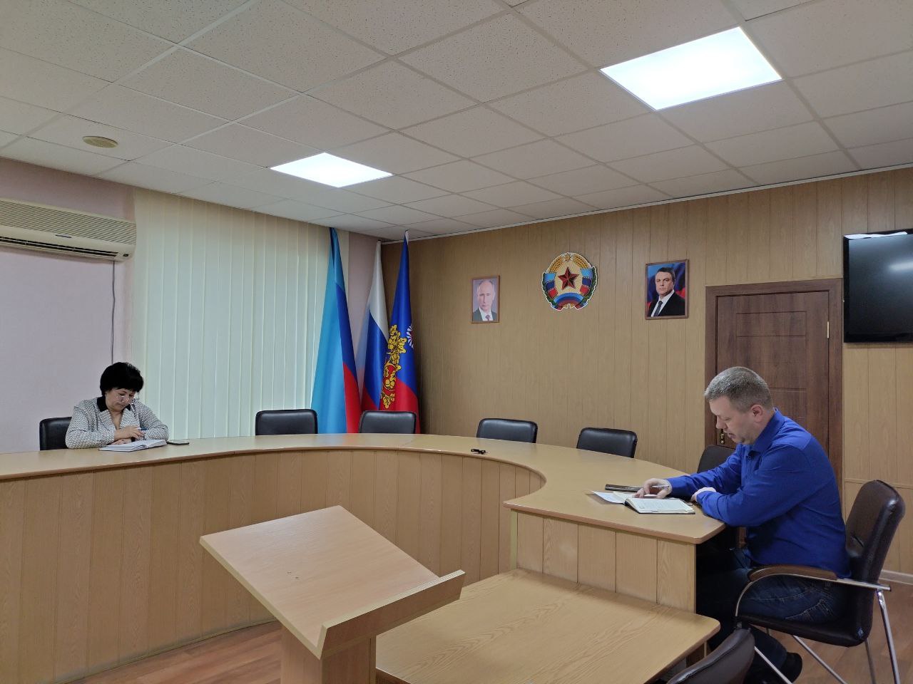 Рабочее совещание. Сегодня временно исполняющий полномочия Главы городского округа город Ровеньки Дмитрий Игошин провел плановое рабочее совещание с руководителями управлений администрации и структурных подразделений Рабочее совещание. Сегодня временно исполняющий полномочия Главы городского округа город Ровеньки Дмитрий Игошин провел плановое рабочее совещание с руководителями управлений администрации и структурных подразделений