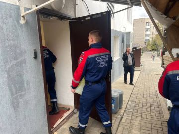 Сегодня добровольцы ССО "Молодогвардеец" ЛугРО ВСКС, студенты КФИиМ (филиал) ЛГУ им.В.Даля оказали помощь МБУ ДО "Краснодонская спортивная школа №1" в разгрузке средств для очистки и обеззараживания воды в бассейне, которые...