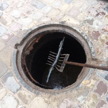 Аварийные бригады провели важные работы по устранению засоров в сетях канализации