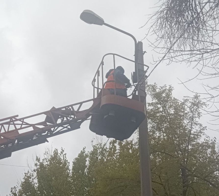 Коммунальные службы проводят работы на территории города Коммунальные службы проводят работы на территории города
