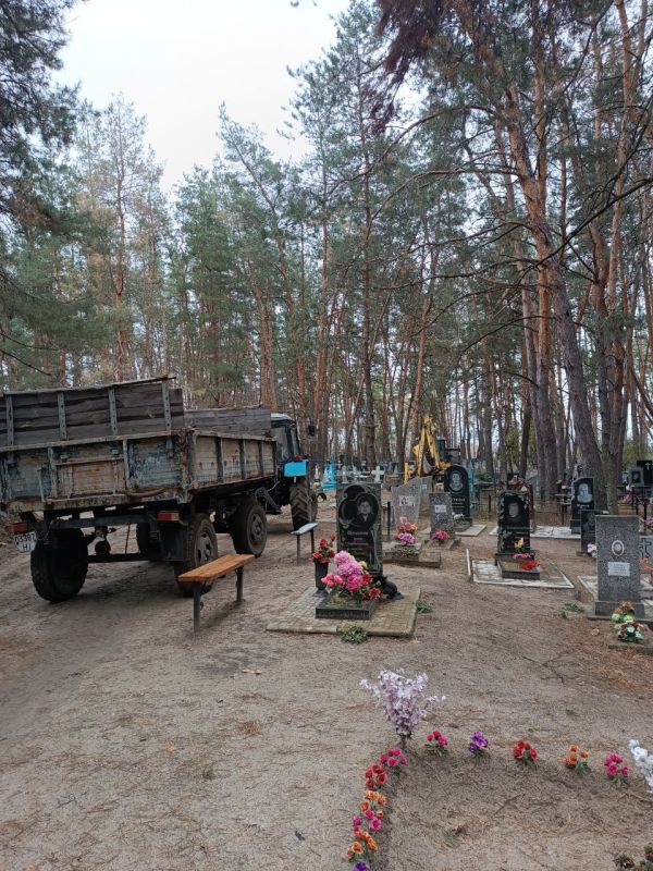 В рамках подписанного постановления о благоустройстве территорий кладбищ учреждения приступили к масштабным мероприятиям по приведению их в нормативное состояние В рамках подписанного постановления о благоустройстве территорий кладбищ учреждения приступили к масштабным мероприятиям по приведению их в нормативное состояние