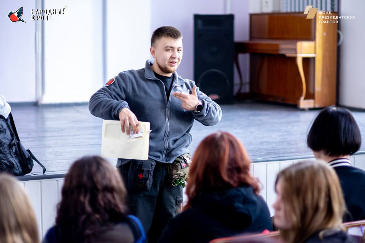 Команда молодёжки НФ рассказала о взрывоопасных предметах студентам колледжа торговли и экономики Команда молодёжки НФ рассказала о взрывоопасных предметах студентам колледжа торговли и экономики