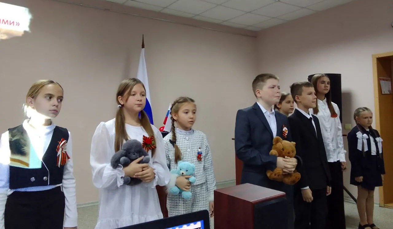 В историческом музее в рамках проекта «Герои Отечества» состоялась музыкально-патриотическая игра «Угадай мелодию по страницам песен военных лет» В историческом музее в рамках проекта «Герои Отечества» состоялась музыкально-патриотическая игра «Угадай мелодию по страницам песен военных лет»