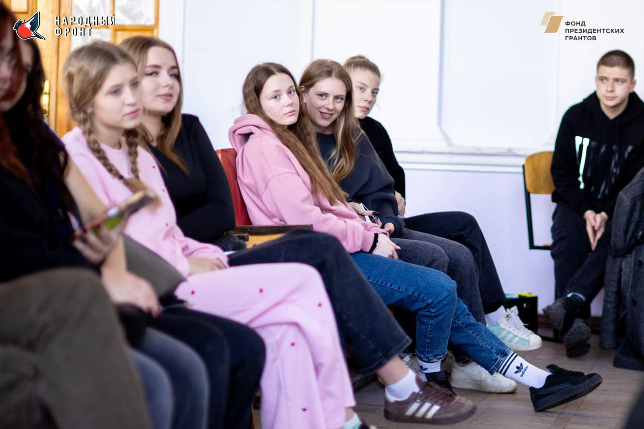 Команда молодёжки НФ рассказала о взрывоопасных предметах студентам колледжа торговли и экономики Команда молодёжки НФ рассказала о взрывоопасных предметах студентам колледжа торговли и экономики