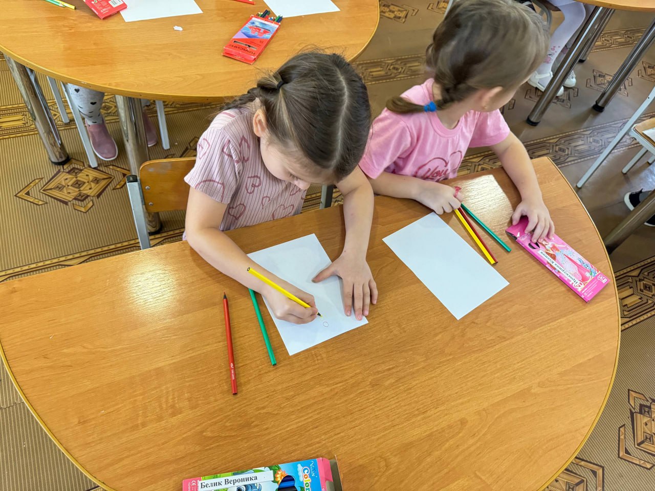 Сотрудники ОГИБДД ОМВД России «Краснодонский» провели познавательное занятие с воспитанниками детского сада "Ивушка", посвящённое правилам дорожного движения и безопасному поведению на дороге Сотрудники ОГИБДД ОМВД России «Краснодонский» провели познавательное занятие с воспитанниками детского сада "Ивушка", посвящённое правилам дорожного движения и безопасному поведению на дороге