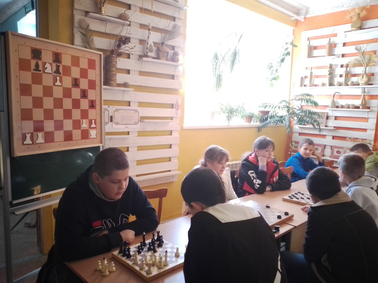 В ГБУДО ЛНР «Звезда» в этом учебном году продолжает свою работу шахматный кружок «Рубикон»