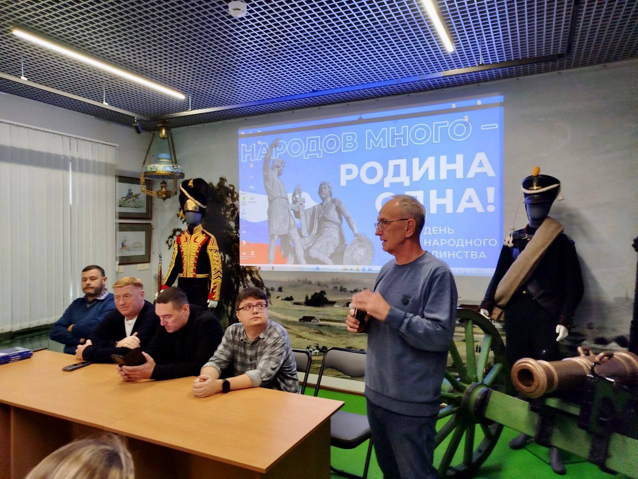 В Станице-Луганской в филиале Луганского краеведческого музея открылась выставка «Казачья гвардия — гордость Российской империи», приуроченная к Дню народного единства В Станице-Луганской в филиале Луганского краеведческого музея открылась выставка «Казачья гвардия — гордость Российской империи», приуроченная к Дню народного единства