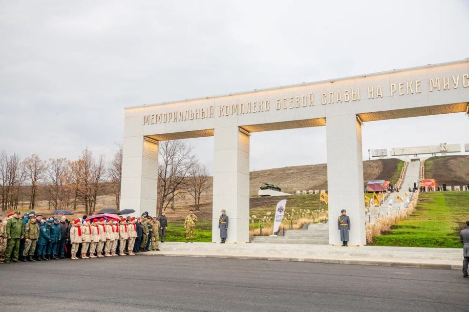 Денис Мирошниченко принял участие в торжественном открытии обновленного Мемориального комплекса на реке Миус